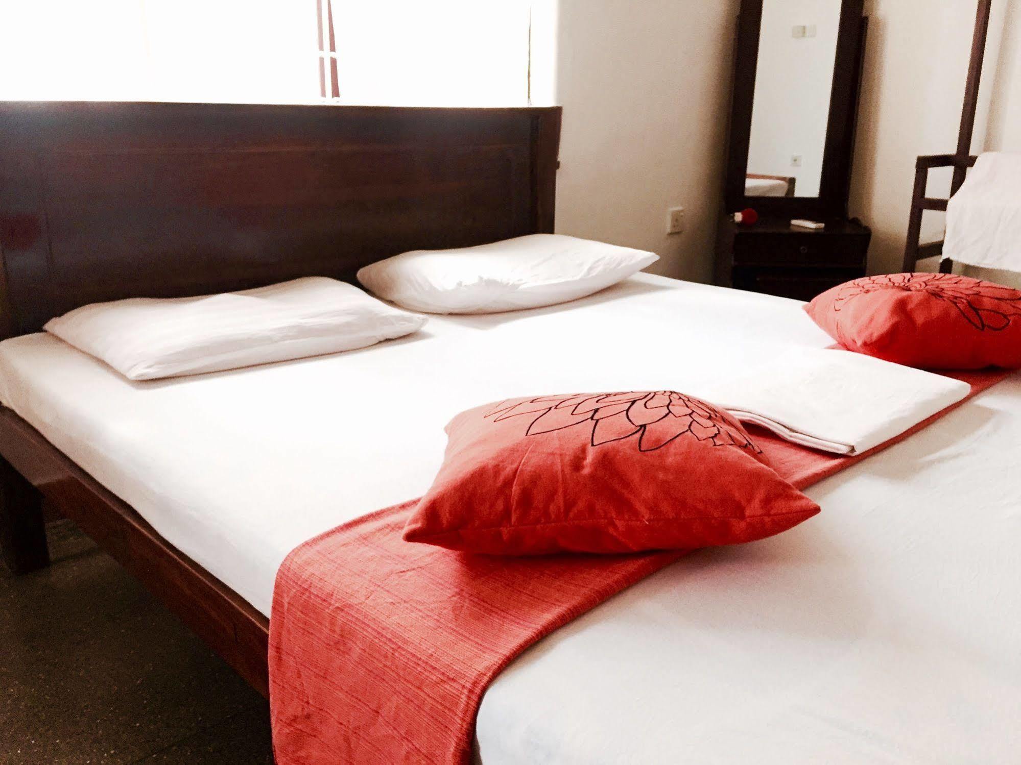 Saubagya Inn Anuradhapura Exterior photo